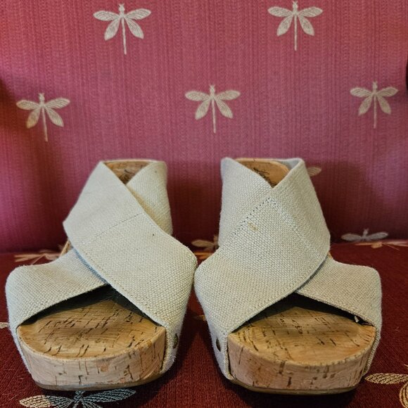 Lucky Brand Wedge Sandals, Tan with Gold studs, size 7.5M/37.5 - Picture 3 of 7